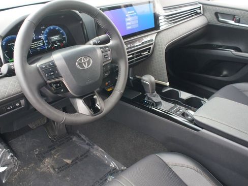 Used 2026 Toyota Camry Hybrid image 13