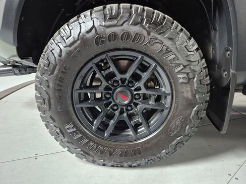 Certified 2022 Toyota Tacoma TRD Off-Road w/ Technology Package AWD/4WD image 10