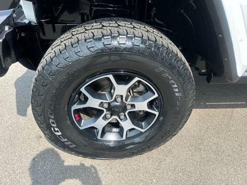Used 2022 Jeep Wrangler Unlimited Rubicon w/ Dual Top Group AWD/4WD image 31