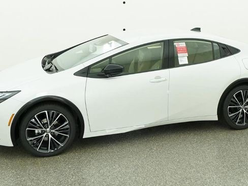 New 2026 Toyota Prius XLE FWD image 4