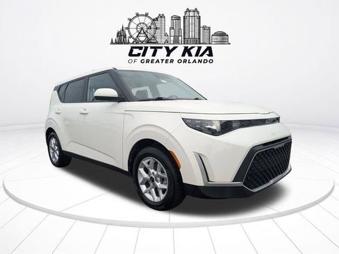 Certified 2025 Kia Soul LX w/ LX Technology Package FWD image 7