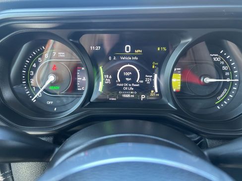 Used 2025 Jeep Wrangler Unlimited Sahara AWD/4WD image 50