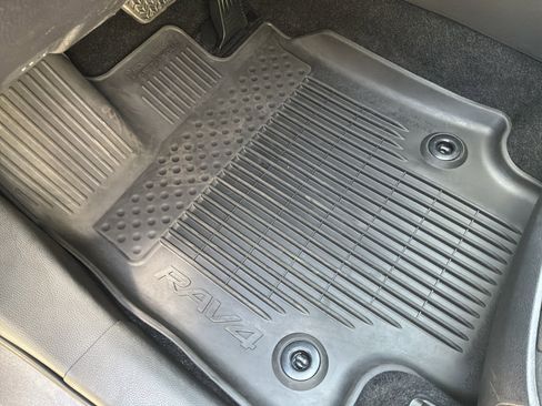 Used 2025 Toyota RAV4 XLE w/ Convenience Package image 17