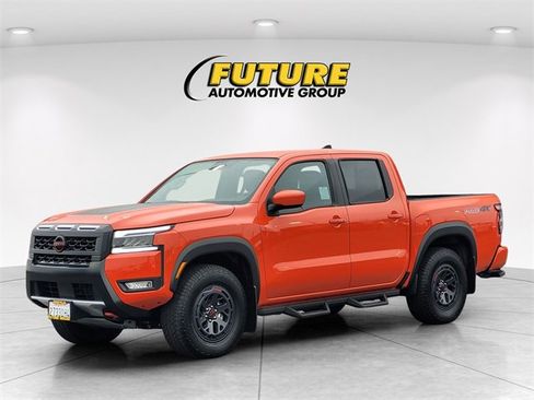 Used 2025 Nissan Frontier PRO-4X w/ Black Accent Package image 5