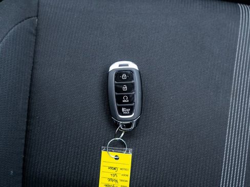 Used 2025 Hyundai Venue SEL image 31