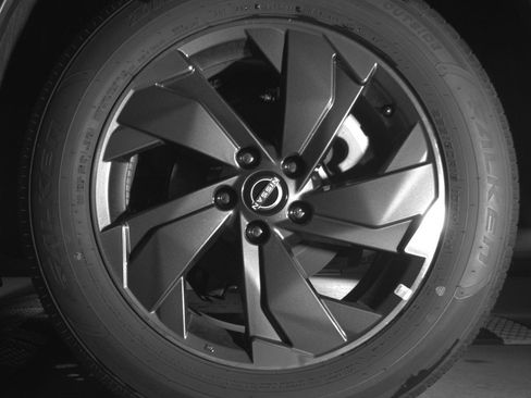 Used 2025 Nissan Rogue SV image 14