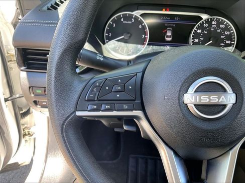 Used 2024 Nissan Sentra SV FWD image 23
