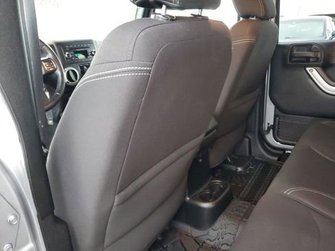Used 2018 Jeep Wrangler Unlimited Sahara AWD/4WD image 24