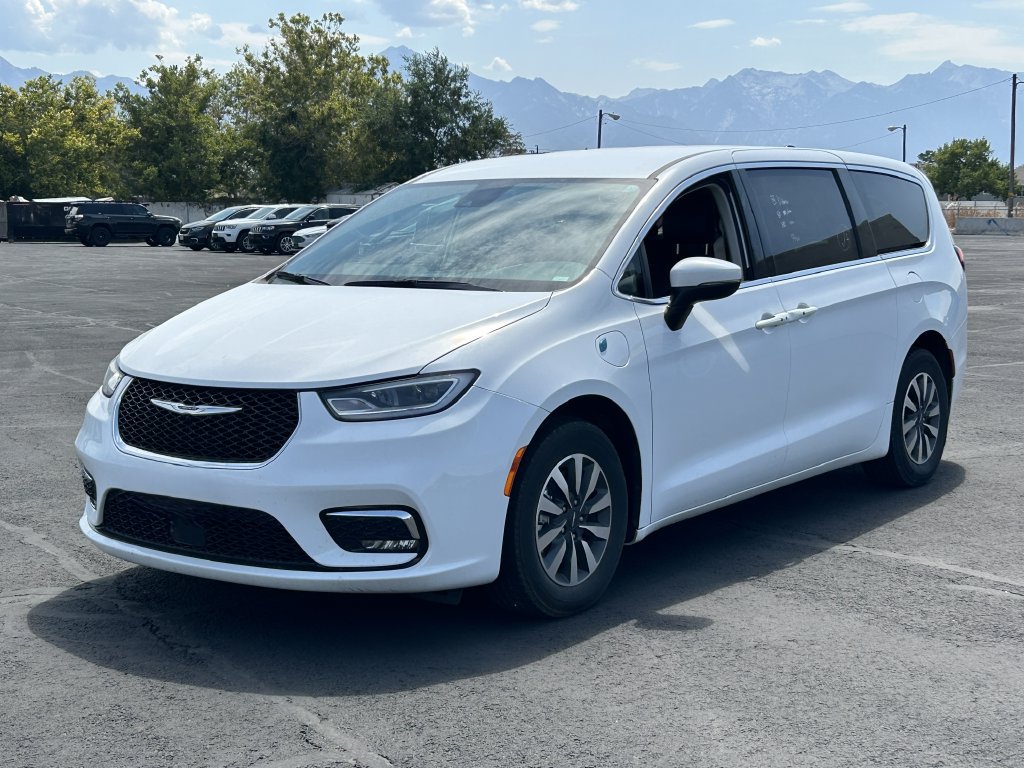 Used 2023 Chrysler Pacifica Touring-L FWD image 8