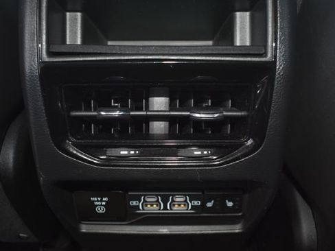 Used 2023 Jeep Grand Cherokee Limited AWD/4WD image 37