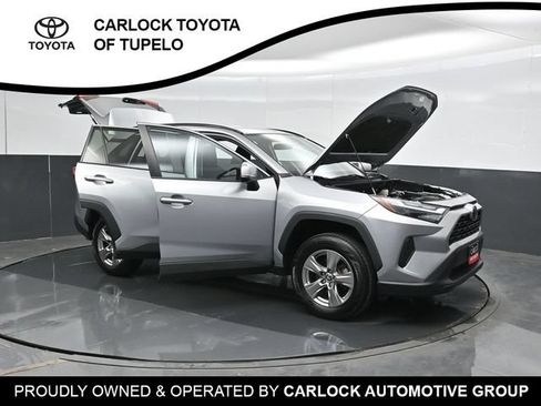 Used 2022 Toyota RAV4 XLE AWD/4WD image 6