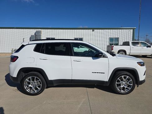 Used 2022 Jeep Compass Latitude image 8