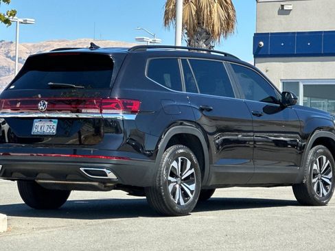 Used 2024 Volkswagen Atlas SE FWD image 4
