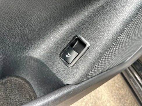 Used 2019 Mercedes-Benz CLA 250 4MATIC image 12