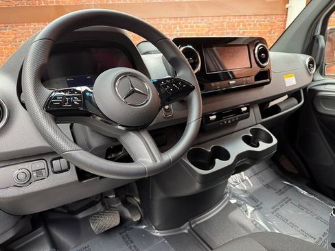 Used 2025 Mercedes-Benz Sprinter 2500 image 12