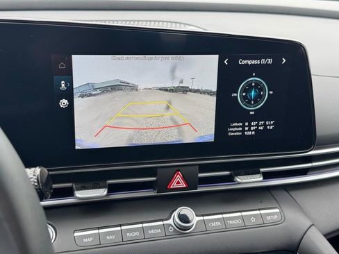 Used 2025 Hyundai Elantra Limited FWD image 25