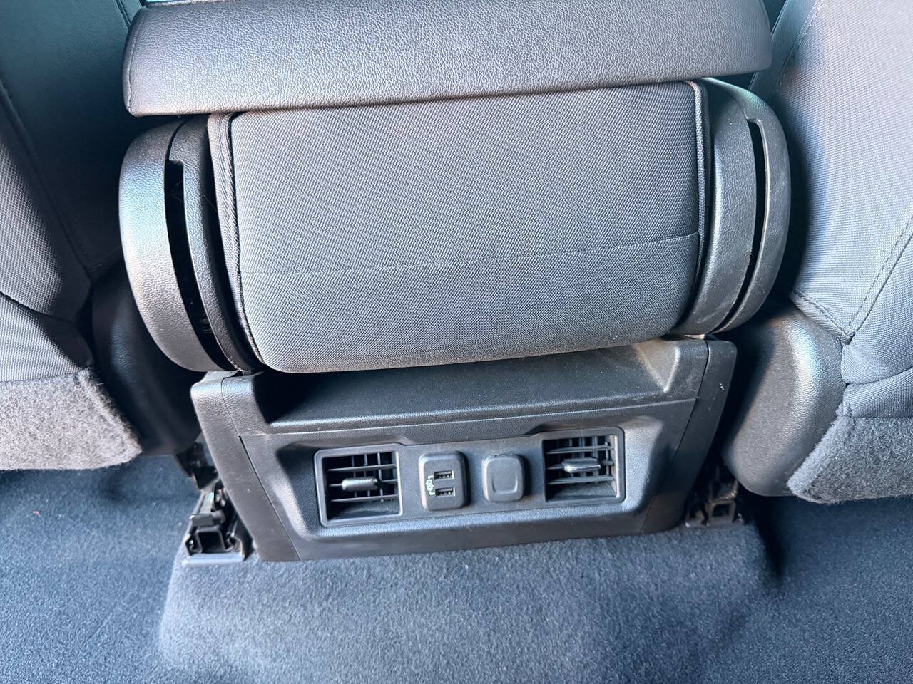 Used 2021 Chevrolet Silverado 1500 LT AWD/4WD image 29