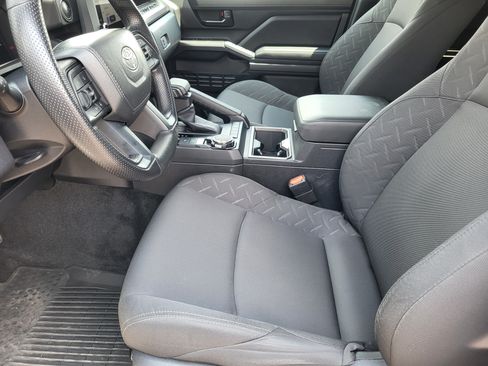Certified 2024 Toyota Tacoma SR5 AWD/4WD image 10