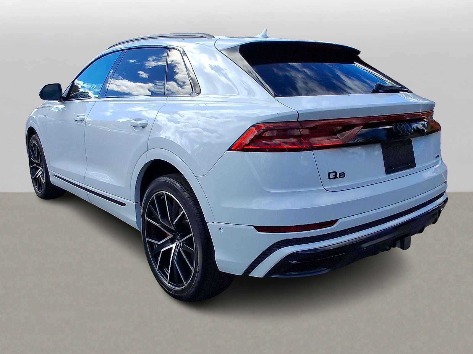 Used 2023 Audi Q8 Premium Plus AWD/4WD image 28