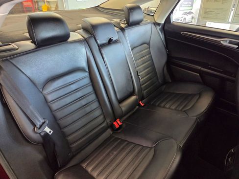 Used 2017 Ford Fusion SE w/ Fusion SE Technology Package image 37