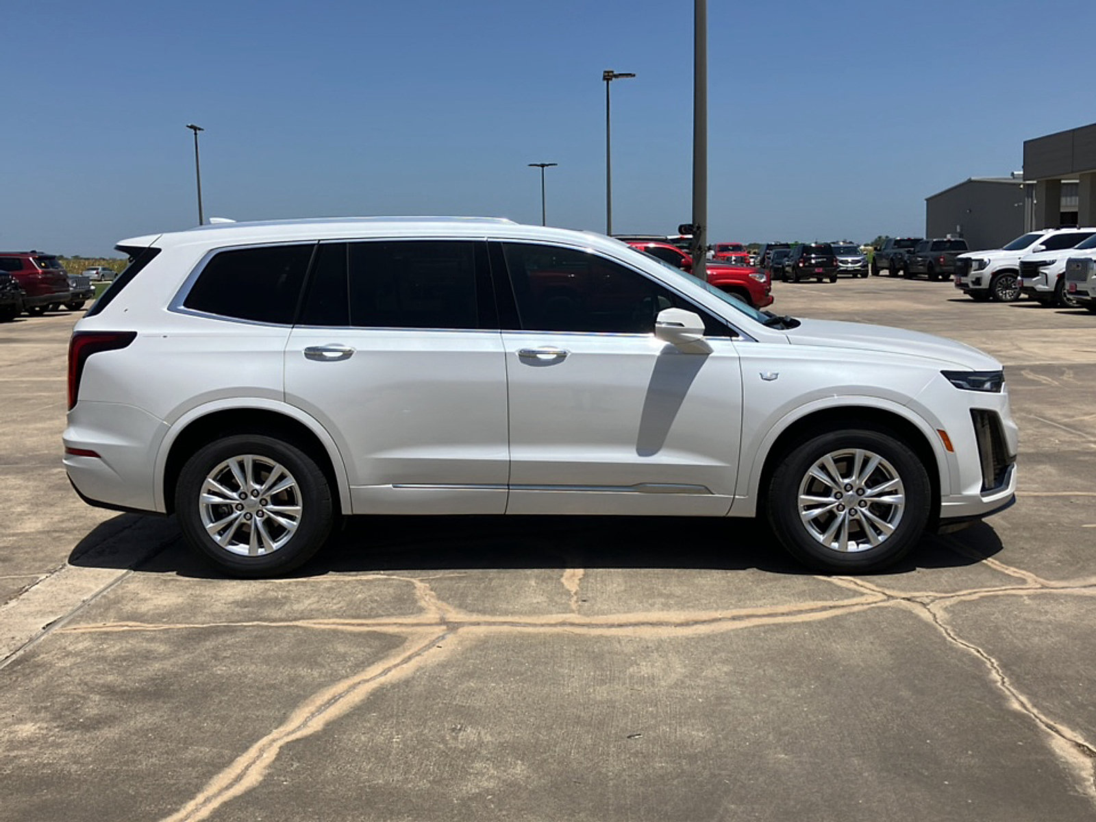 Used 2023 Cadillac XT6 Luxury w/ LPO, Floor Liner Package FWD image 8