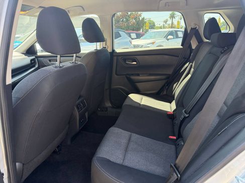 Used 2025 Nissan Rogue SV FWD image 28