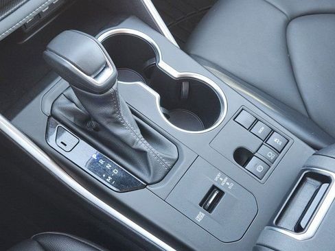 Used 2024 Toyota Highlander XLE image 22