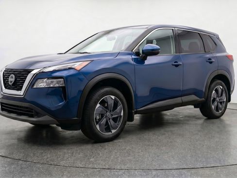 Used 2025 Nissan Rogue SV AWD/4WD image 3