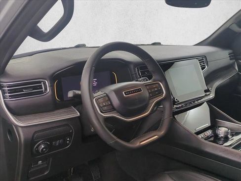Used 2024 Jeep Wagoneer Series II w/ Flexible Seating Group RWD image 10