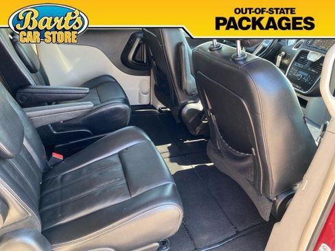 Used 2013 Chrysler Town & Country Touring FWD image 13