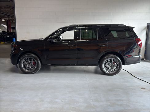 Used 2025 Ford Expedition Platinum w/ Stealth Performance Package AWD/4WD image 2