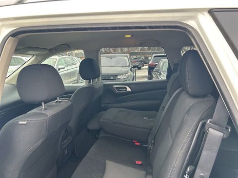Used 2018 Nissan Pathfinder SV w/ SV All Weather Package image 15