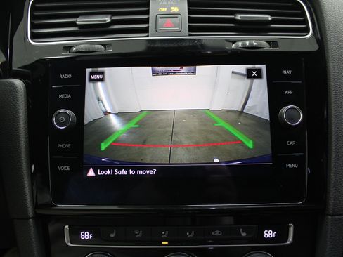 Used 2018 Volkswagen Golf R 4-Door image 44