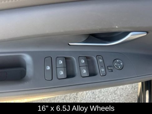 Used 2023 Hyundai Elantra SEL FWD image 12