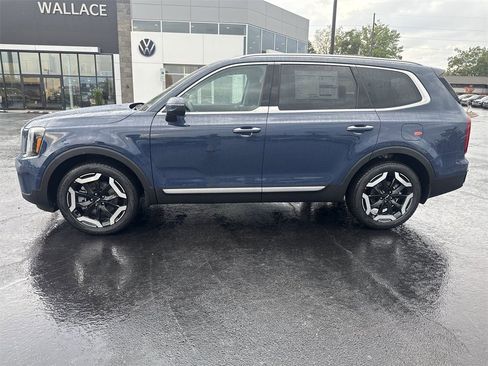 New 2025 Kia Telluride S image 3