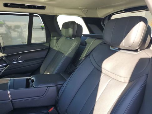 Used 2024 Land Rover Range Rover Autobiography image 28