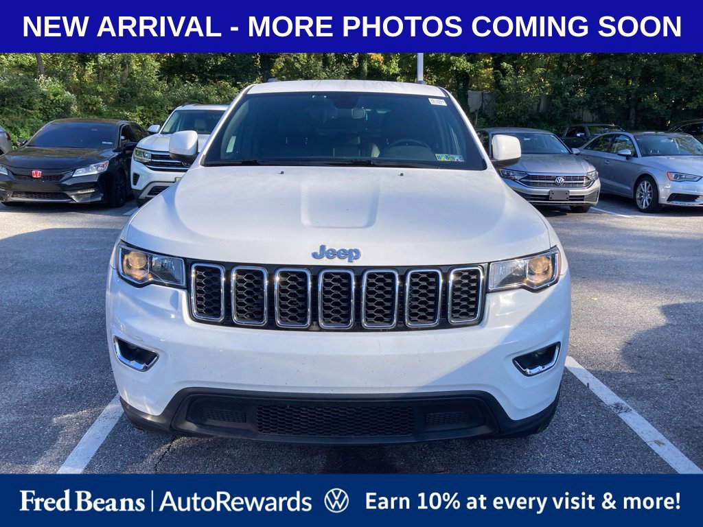 Used 2018 Jeep Grand Cherokee Laredo AWD/4WD image 2