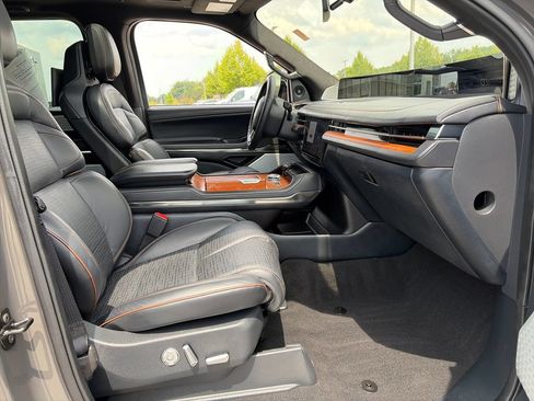 Used 2025 Lincoln Navigator L Black Label AWD/4WD image 11