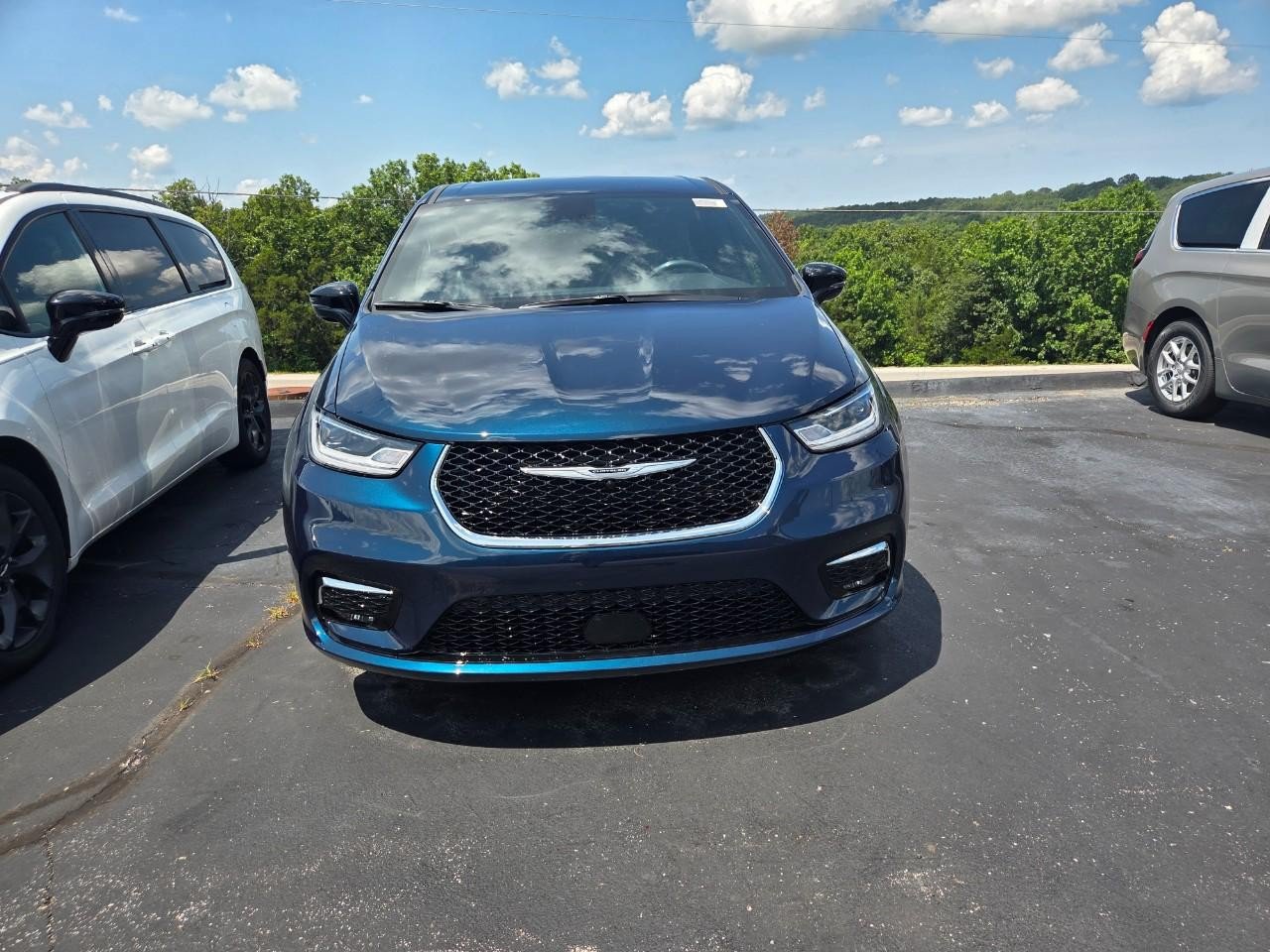 New 2025 Chrysler Pacifica Select FWD image 35