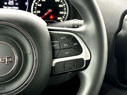 Used 2019 Jeep Renegade Latitude image 23