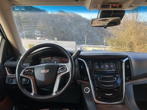 Used 2020 Cadillac Escalade Luxury image 20
