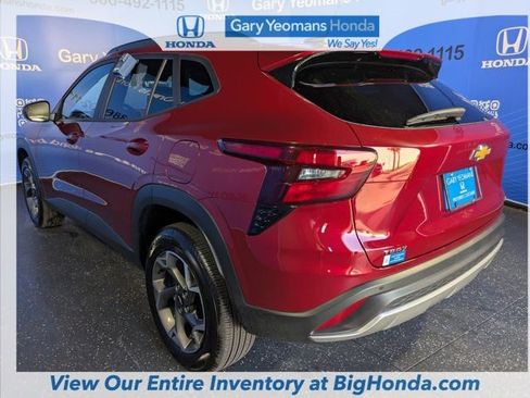 Used 2025 Chevrolet Trax LT w/ Driver Confidence Package image 6