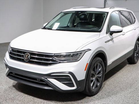 Used 2022 Volkswagen Tiguan SE AWD/4WD image 32
