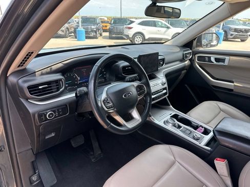 Used 2023 Ford Explorer XLT w/ Equipment Group 202A AWD/4WD image 13