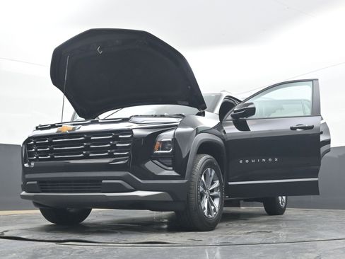 Used 2025 Chevrolet Equinox LT w/ Convenience Package II image 38