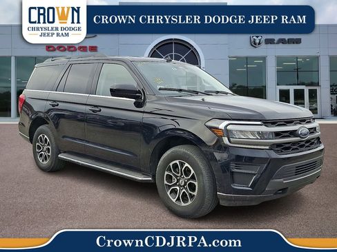 Used 2023 Ford Expedition XLT image 1