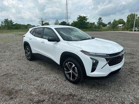 Certified 2024 Chevrolet Trax RS FWD image 23