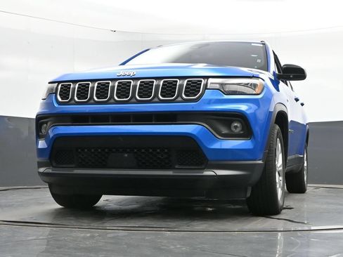 Used 2024 Jeep Compass Latitude AWD/4WD image 43