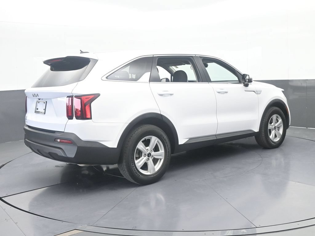Used 2023 Kia Sorento LX FWD image 6