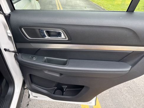 Used 2018 Ford Explorer XLT w/ Equipment Group 201A AWD/4WD image 29